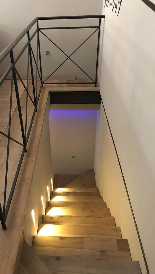 Super Design Appartamento Napoli Centro Con Sky Wifi Veloce E Netflix 0*, Неаполь