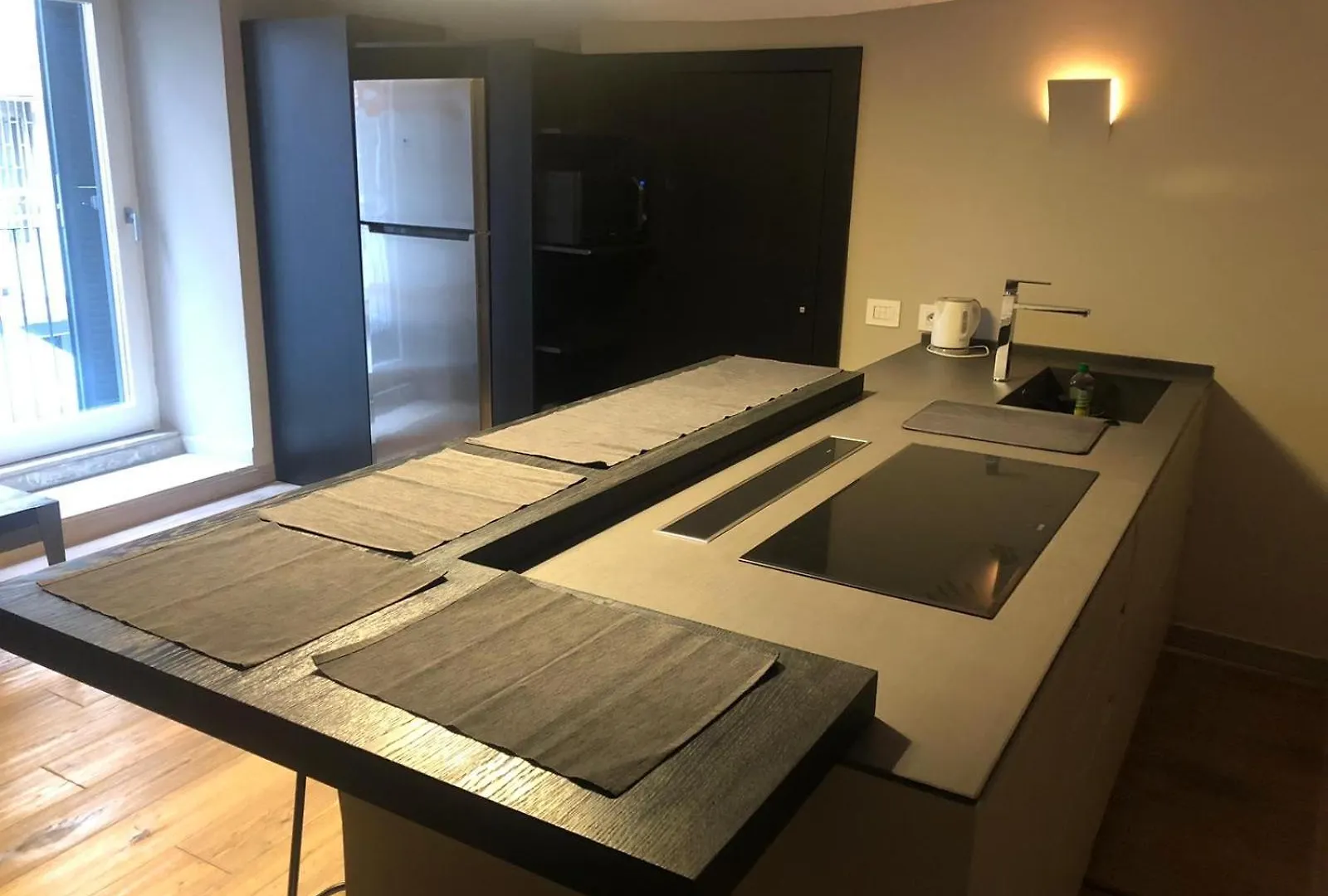 Super Design Appartamento Napoli Centro Con Sky Wifi Veloce E Netflix Апартаменты